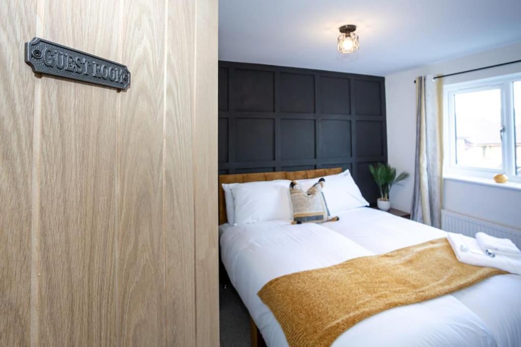 Railway House - Central Warrington - Sleeps 6 Exterior foto